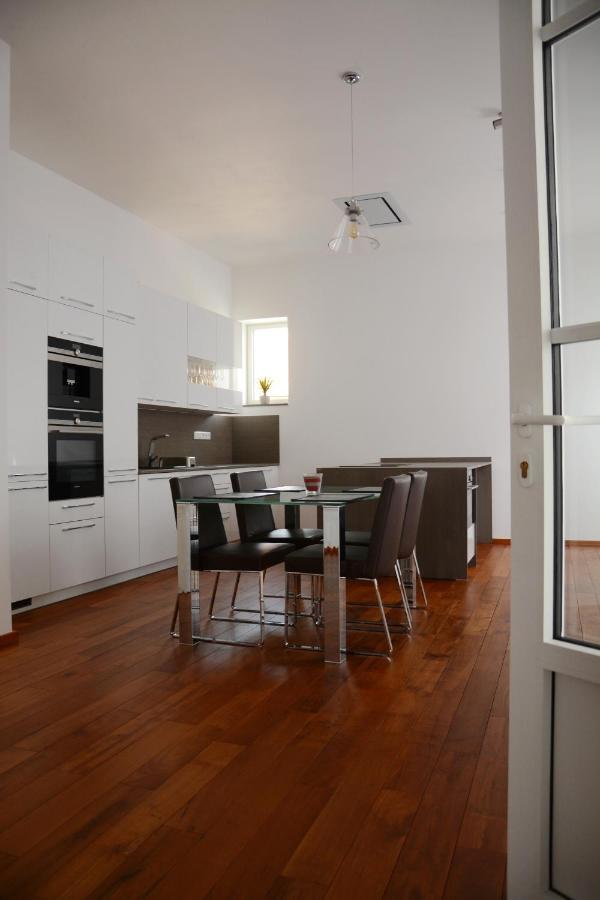 Premium Apartment Near Banska Bystrica Square With Two Big Bedrooms ภายนอก รูปภาพ